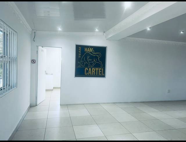 3,501M² BUSINESS TO LET IN MONDEOR